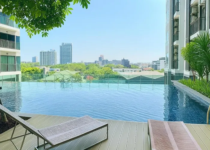 Warm Wood Oasis Next To Bts Thong Lo *