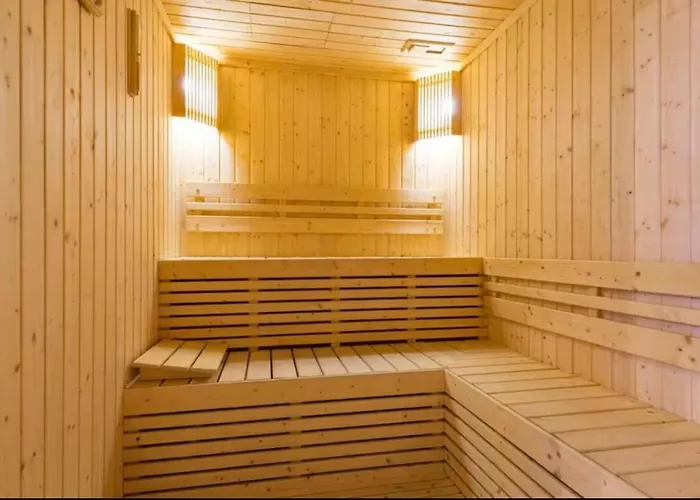Warm Wood Oasis Next To Bts Thong Lo *